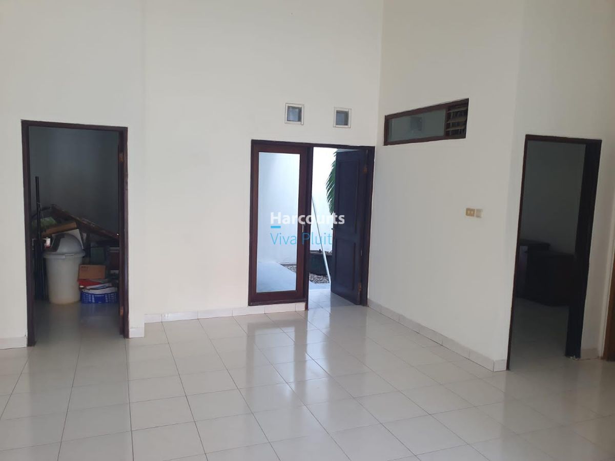 Dijual Rumah Di Sutera Elok, Alam Sutera. Bangunan Baru Renovasi. Harga Nego