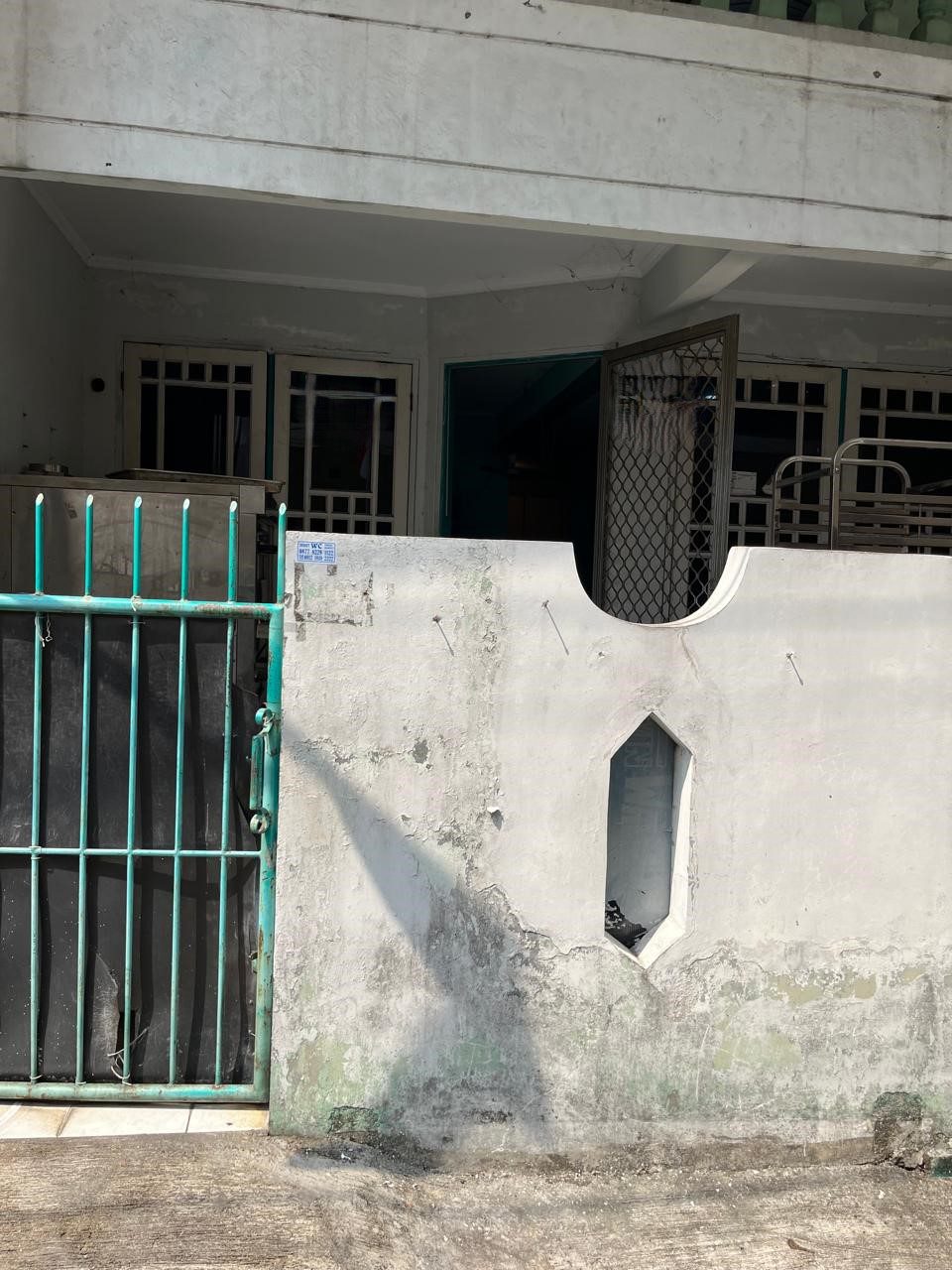 Jual Rumah Luas 5m x 11m di daerah Tanjung Duren Jakarta Barat (EF) - Foto 2