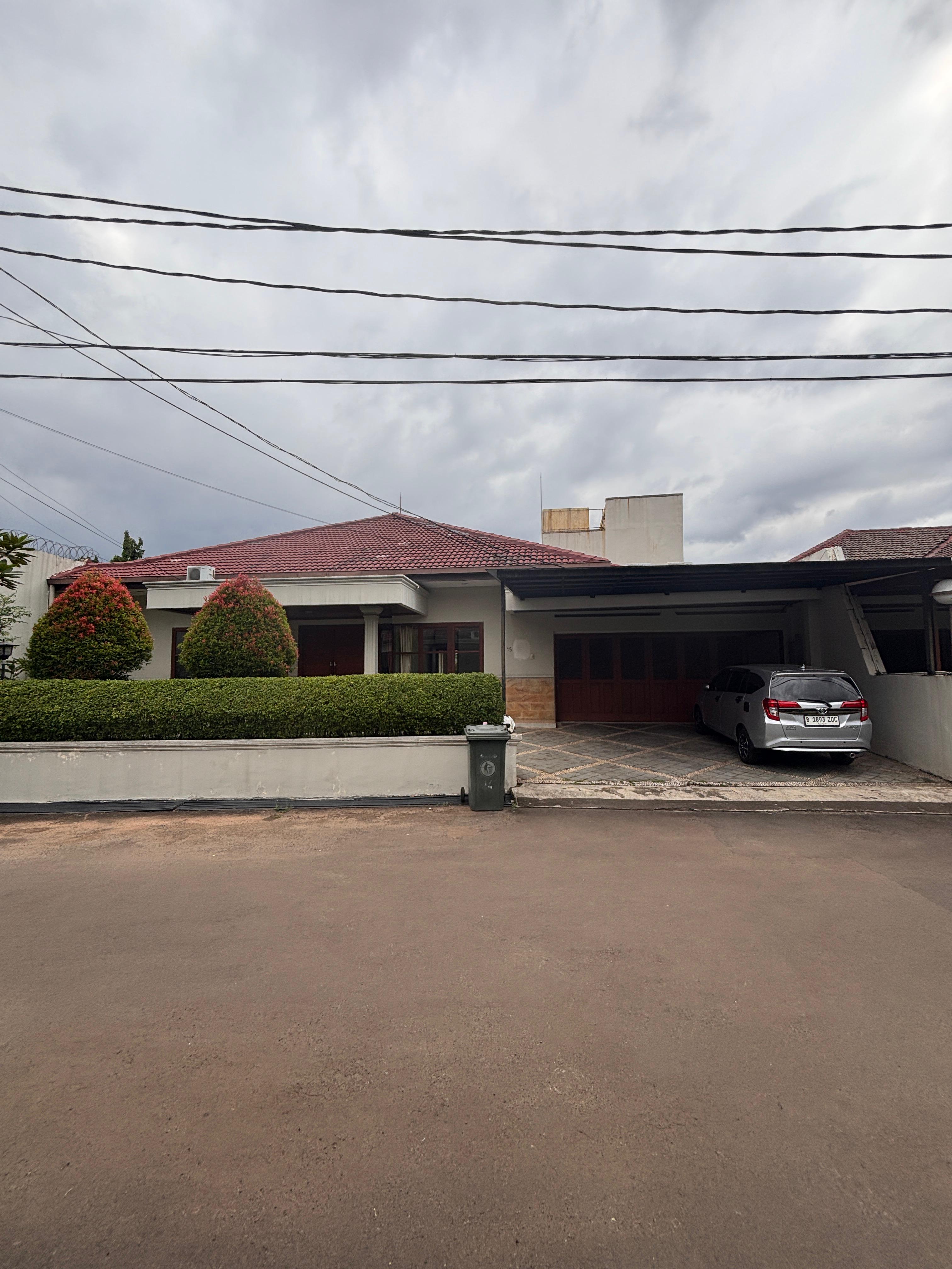 Rumah Mewah Siap Huni dengan Kolam Renang Dekat MRT Hj. Nawi di Gandaria Selatan,Cilandak, Jakarta Selatan