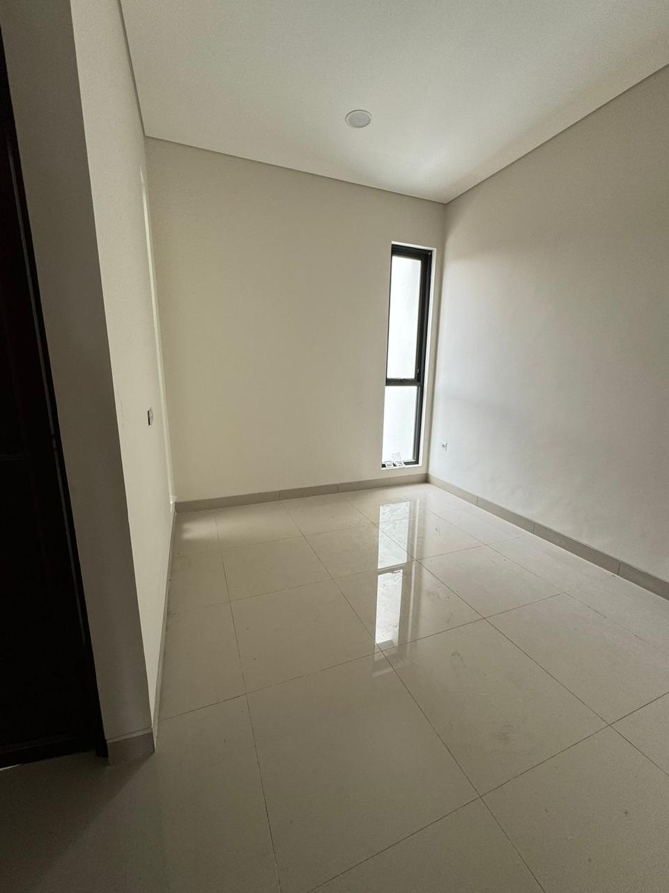 Jual Rumah Baru Posisi Hook di daerah Taman Surya Kalideres Jakarta Barat (NC) - Foto 4