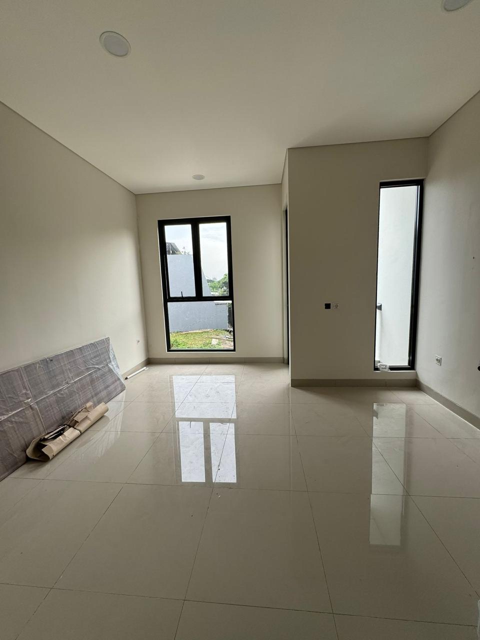 Jual Rumah Baru Posisi Hook di daerah Taman Surya Kalideres Jakarta Barat (NC) - Foto 5