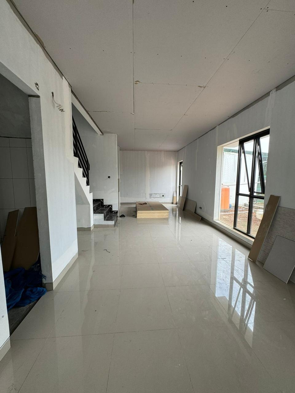Jual Rumah Baru Posisi Hook di daerah Taman Surya Kalideres Jakarta Barat (NC) - Foto 8