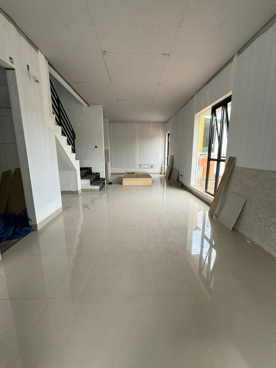 Jual Rumah Baru Posisi Hook di daerah Taman Surya Kalideres Jakarta Barat (NC) - Foto 10
