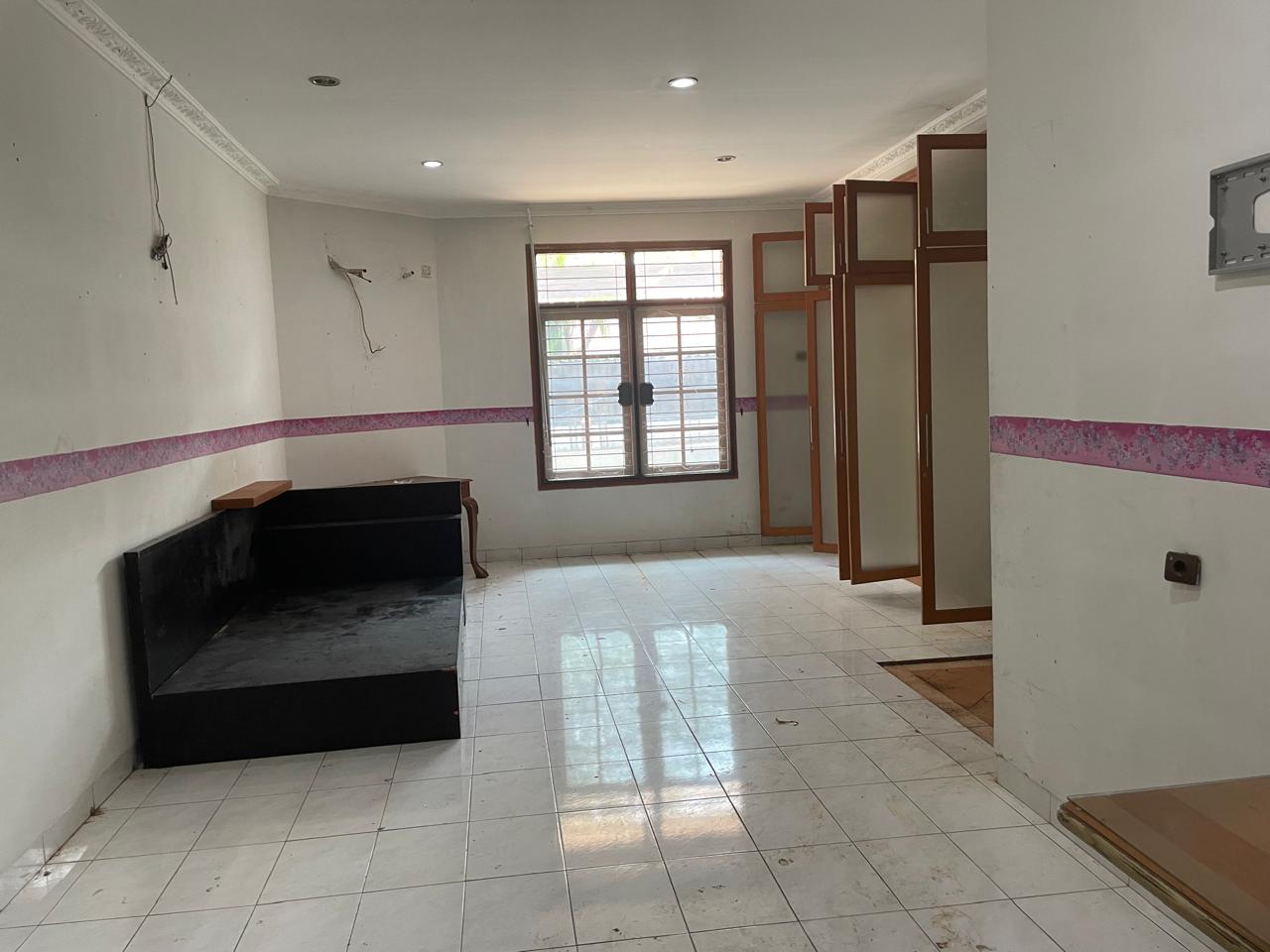 Sewa Cepat Rumah 1,5 lantai di daerah Tomang Jakarta Barat (CR) - Foto 5