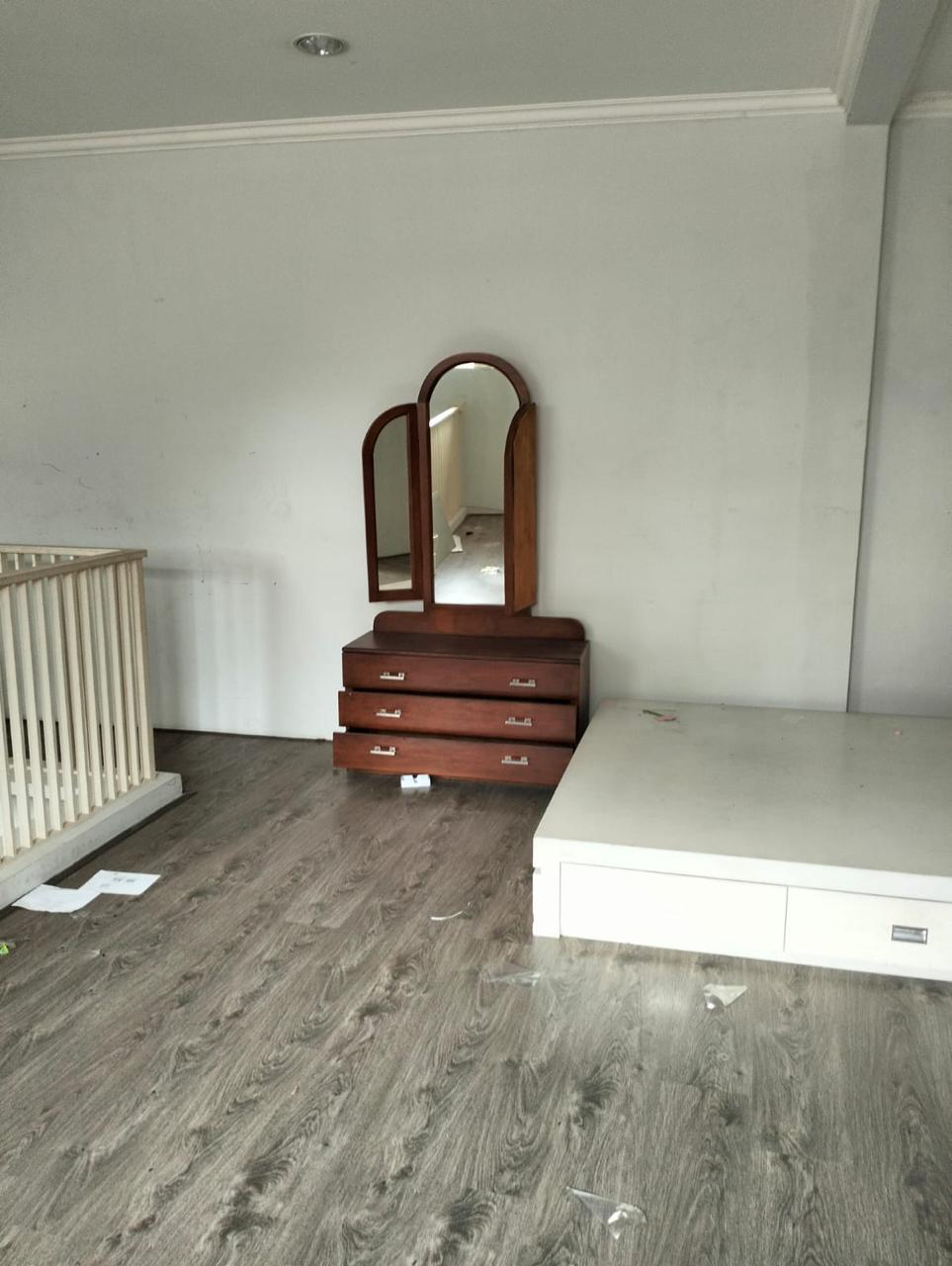 Sewa Cepat Rumah 1,5 lantai di daerah Tomang Jakarta Barat (CR) - Foto 8