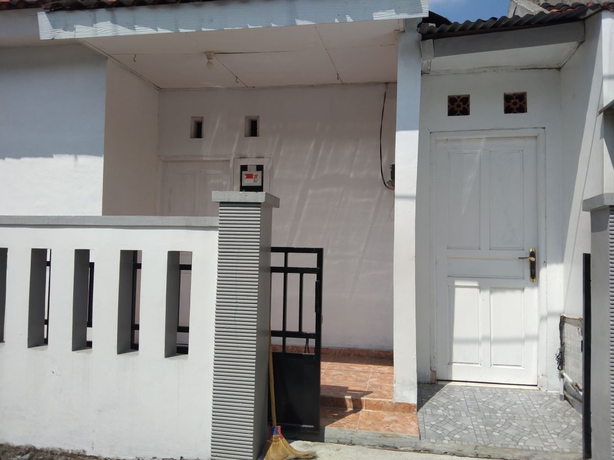 Rumah Siap Pakai di Selokaton Gondangrejo Solo - Foto 4
