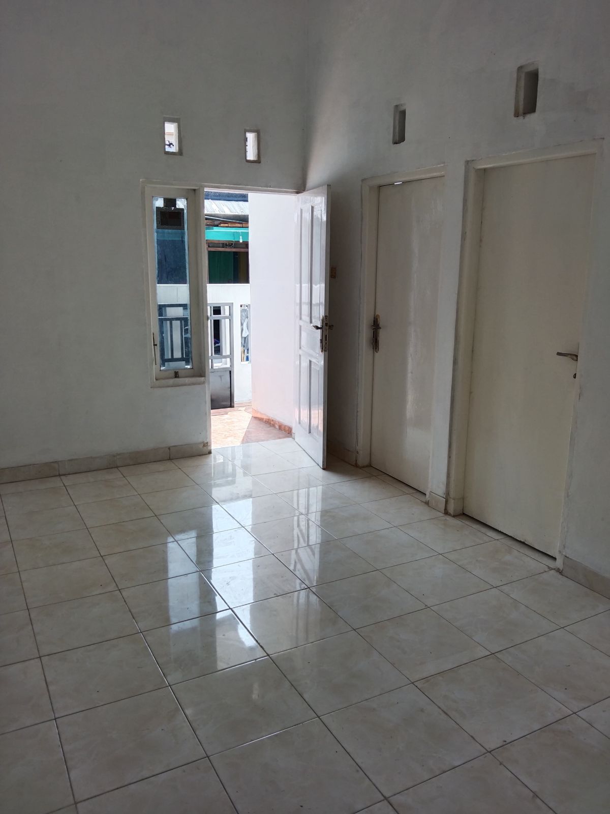 Rumah Siap Pakai di Selokaton Gondangrejo Solo - Foto 7