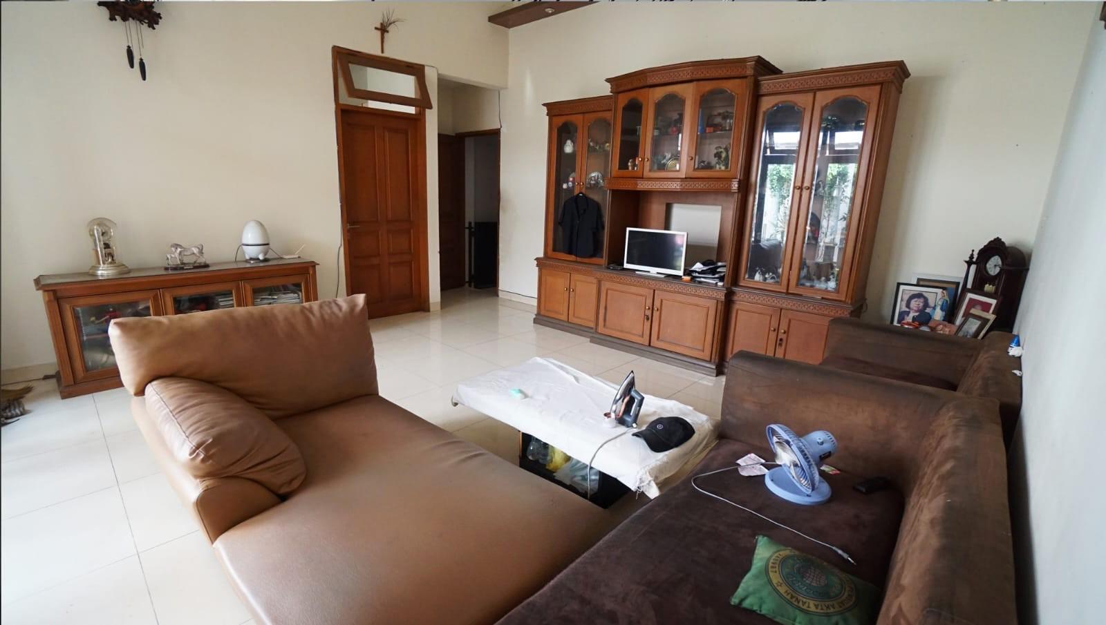 Jual Rumah di jalan besar Tomang Jakarta Barat (RR) - Foto 6