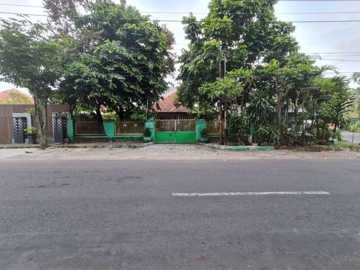 Rumah Strategis Tengah Kota di Jalan Sam Ratulangi Manahan Solo