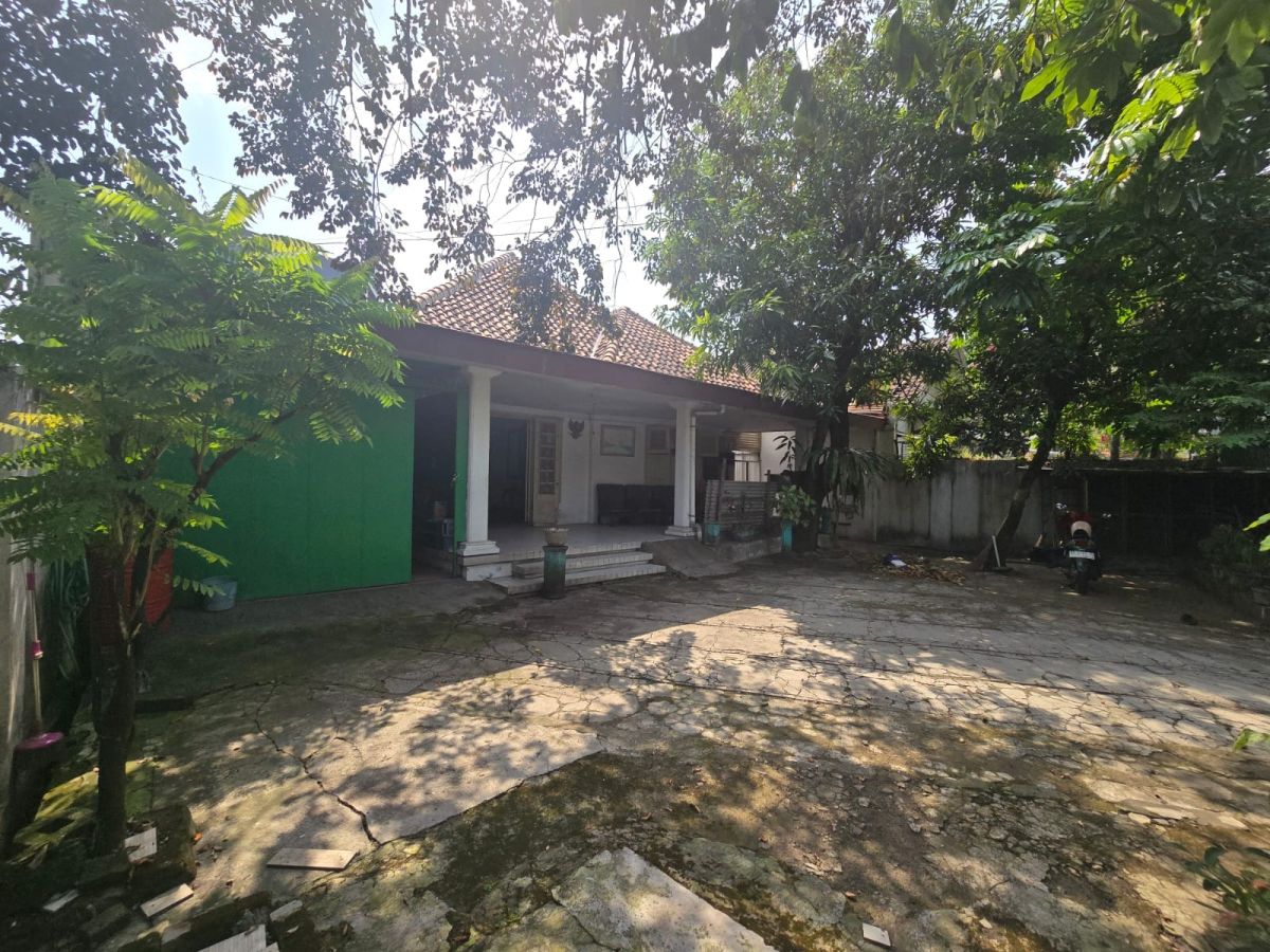 Rumah Strategis Tengah Kota di Jalan Sam Ratulangi Manahan Solo - Foto 2
