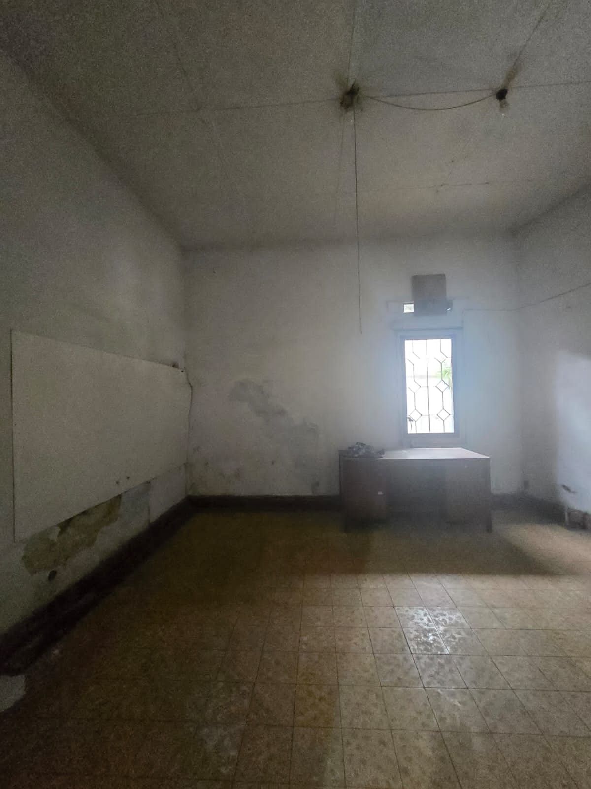 Rumah Strategis Tengah Kota di Jalan Sam Ratulangi Manahan Solo - Foto 5