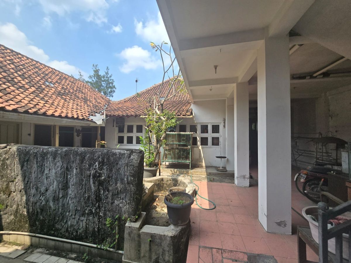 Rumah Strategis Tengah Kota di Jalan Sam Ratulangi Manahan Solo - Foto 8