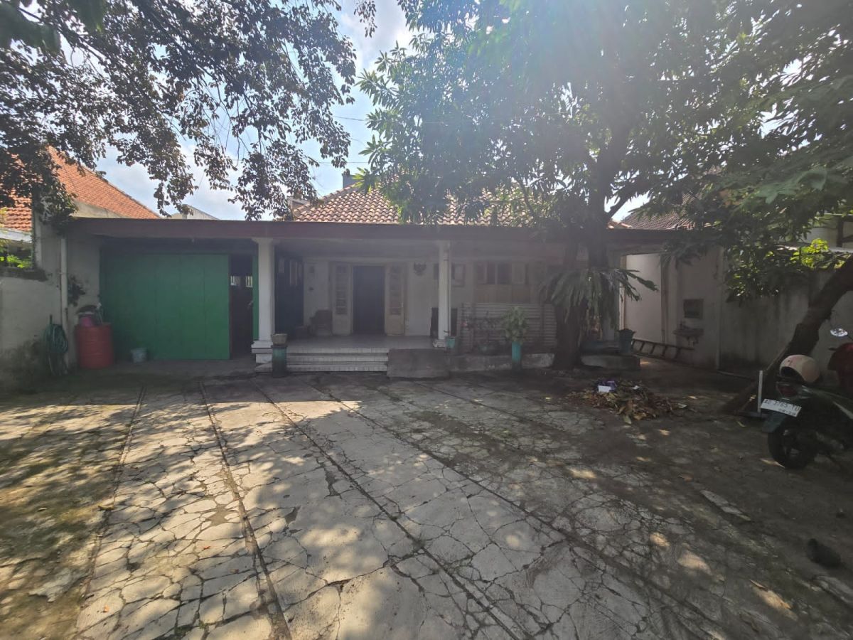 Rumah Strategis Tengah Kota di Jalan Sam Ratulangi Manahan Solo - Foto 10