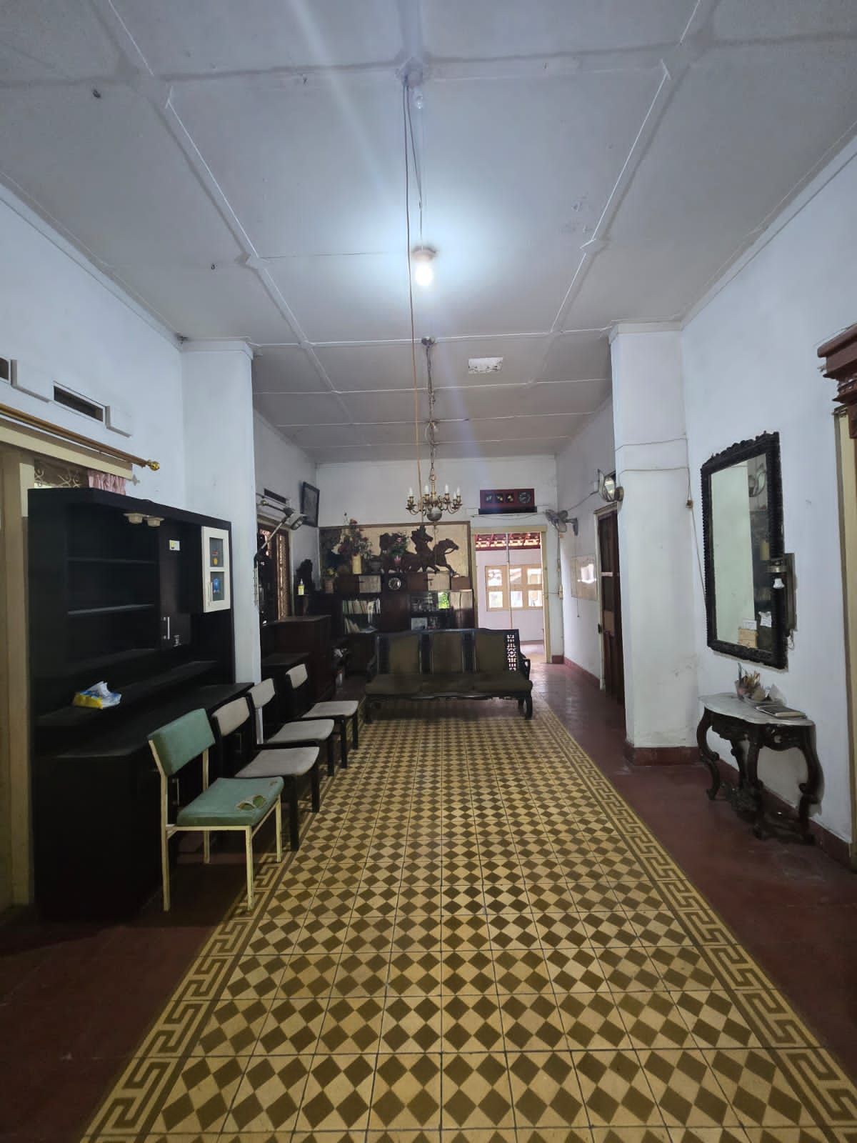 Rumah Strategis Tengah Kota di Jalan Sam Ratulangi Manahan Solo - Foto 11