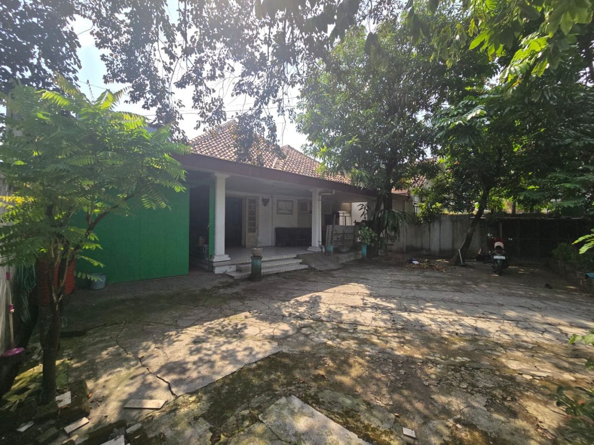Rumah Strategis Tengah Kota di Jalan Sam Ratulangi Manahan Solo - Foto 12