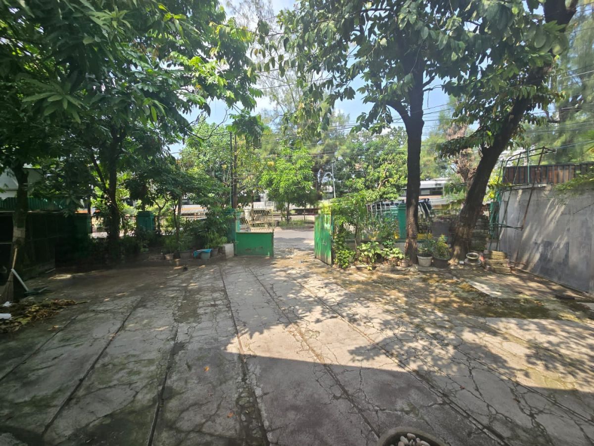 Rumah Strategis Tengah Kota di Jalan Sam Ratulangi Manahan Solo - Foto 13
