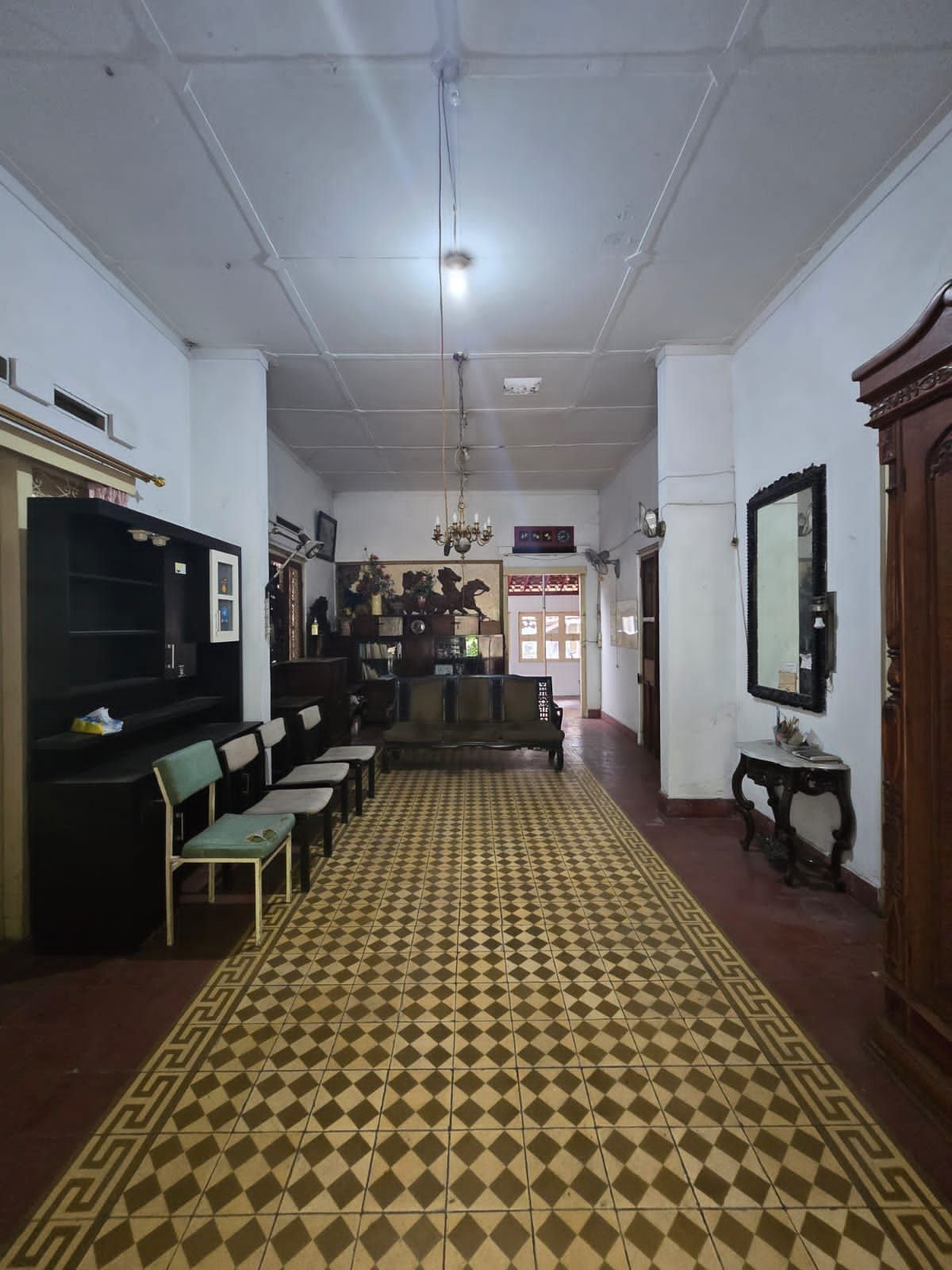 Rumah Strategis Tengah Kota di Jalan Sam Ratulangi Manahan Solo - Foto 14