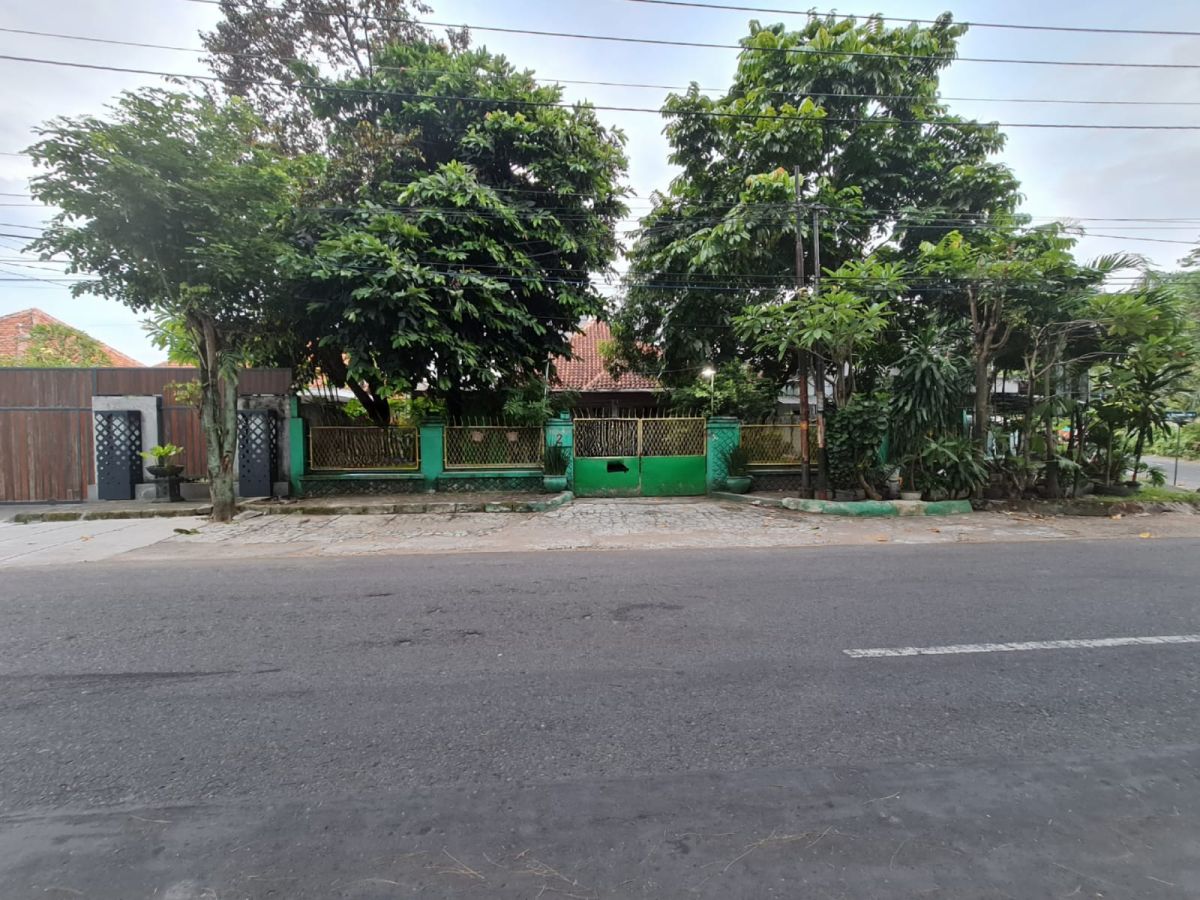Rumah Strategis Tengah Kota di Jalan Sam Ratulangi Manahan Solo - Foto 15