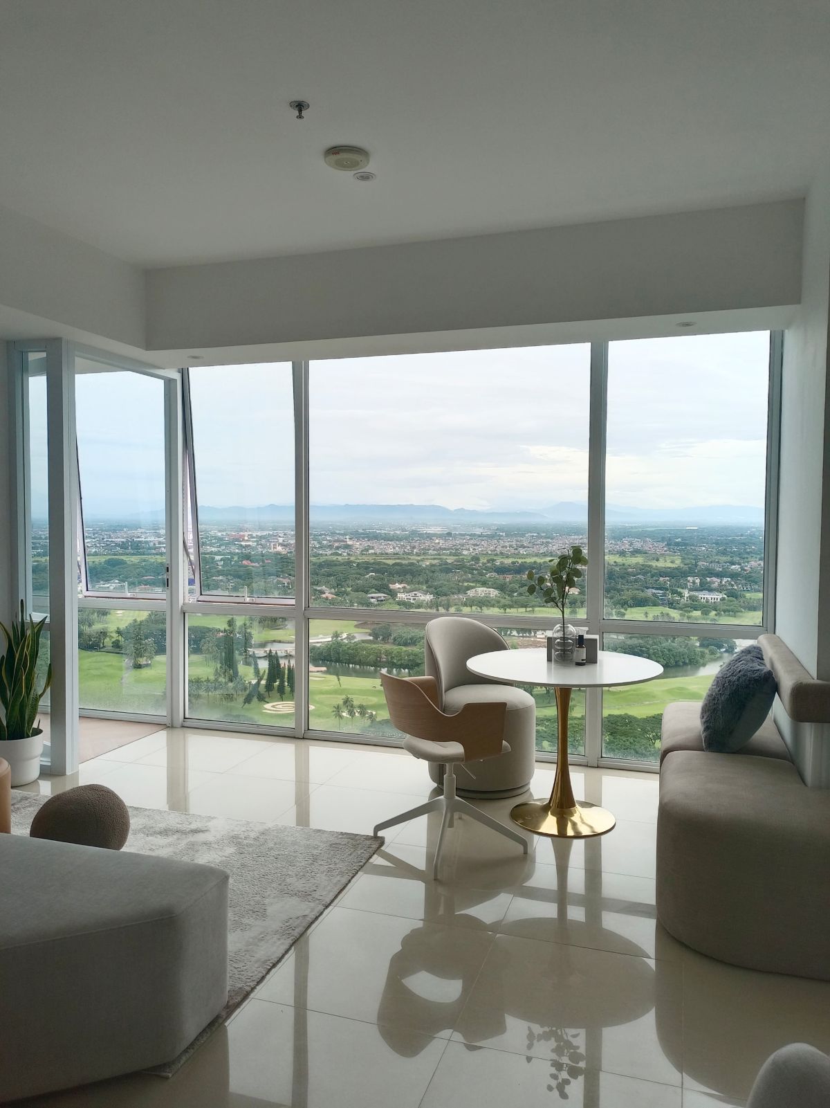 Dijual murah unit Apartemen U Residence Lippo Karawaci Banting Harga Fully Furnished - Foto 4