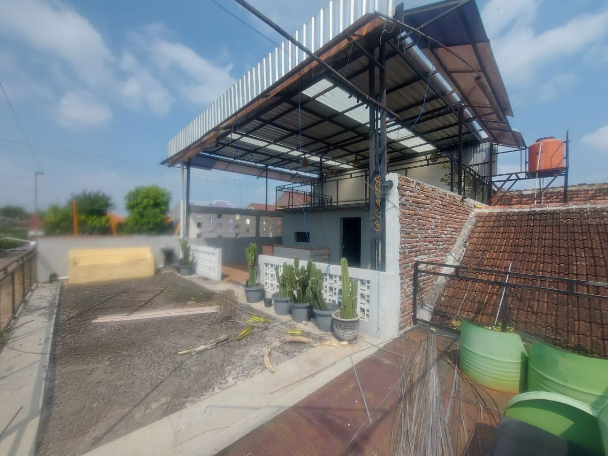 Rumah 2 Lantai Bonus Ruko di Jalan Raya Sragen Solo - Foto 2