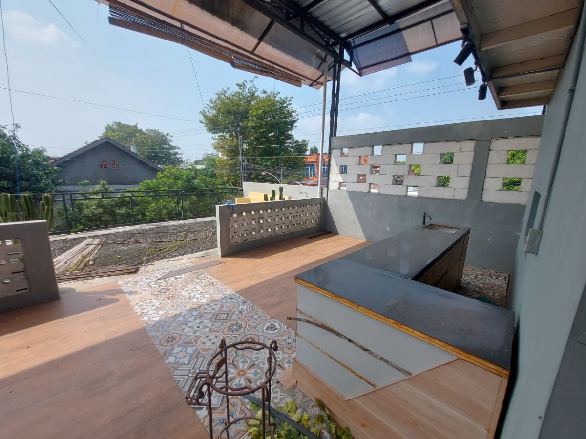 Rumah 2 Lantai Bonus Ruko di Jalan Raya Sragen Solo - Foto 6