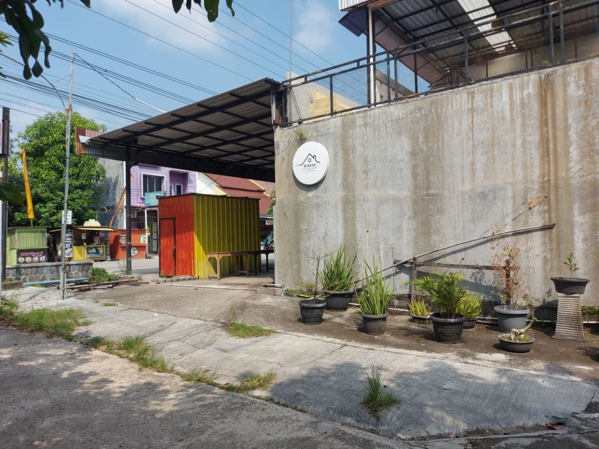 Rumah 2 Lantai Bonus Ruko di Jalan Raya Sragen Solo - Foto 9