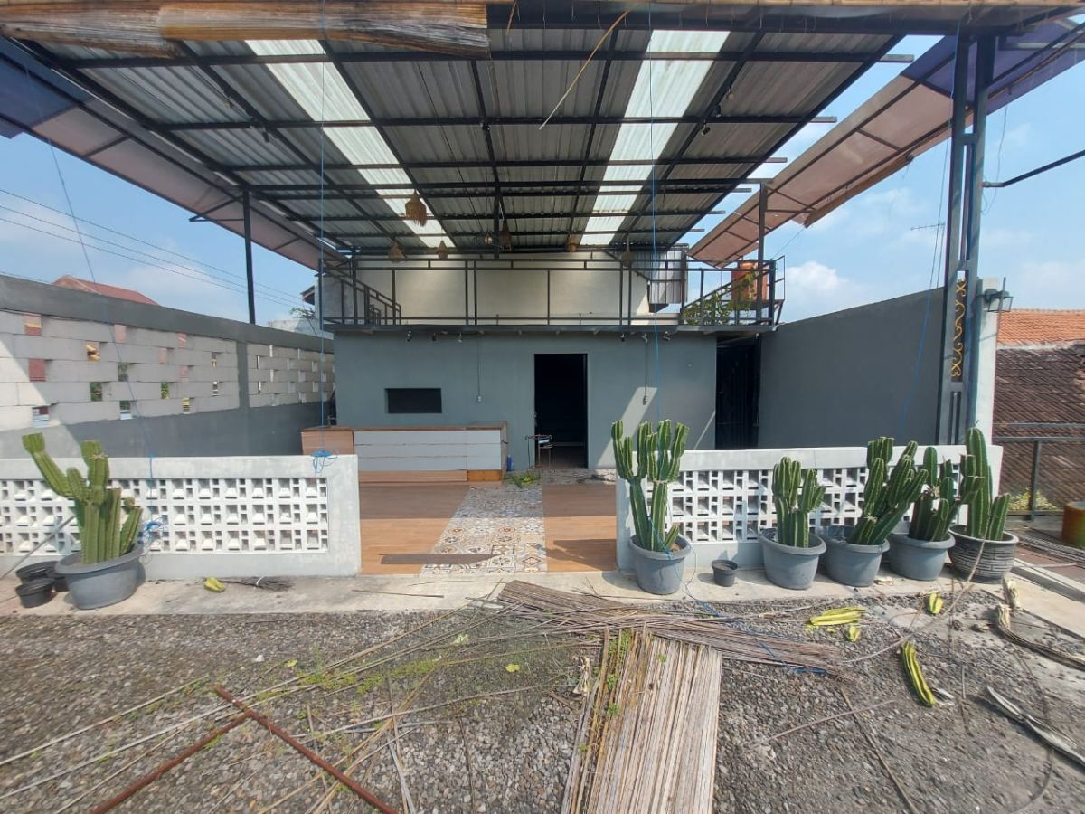 Rumah 2 Lantai Bonus Ruko di Jalan Raya Sragen Solo - Foto 11