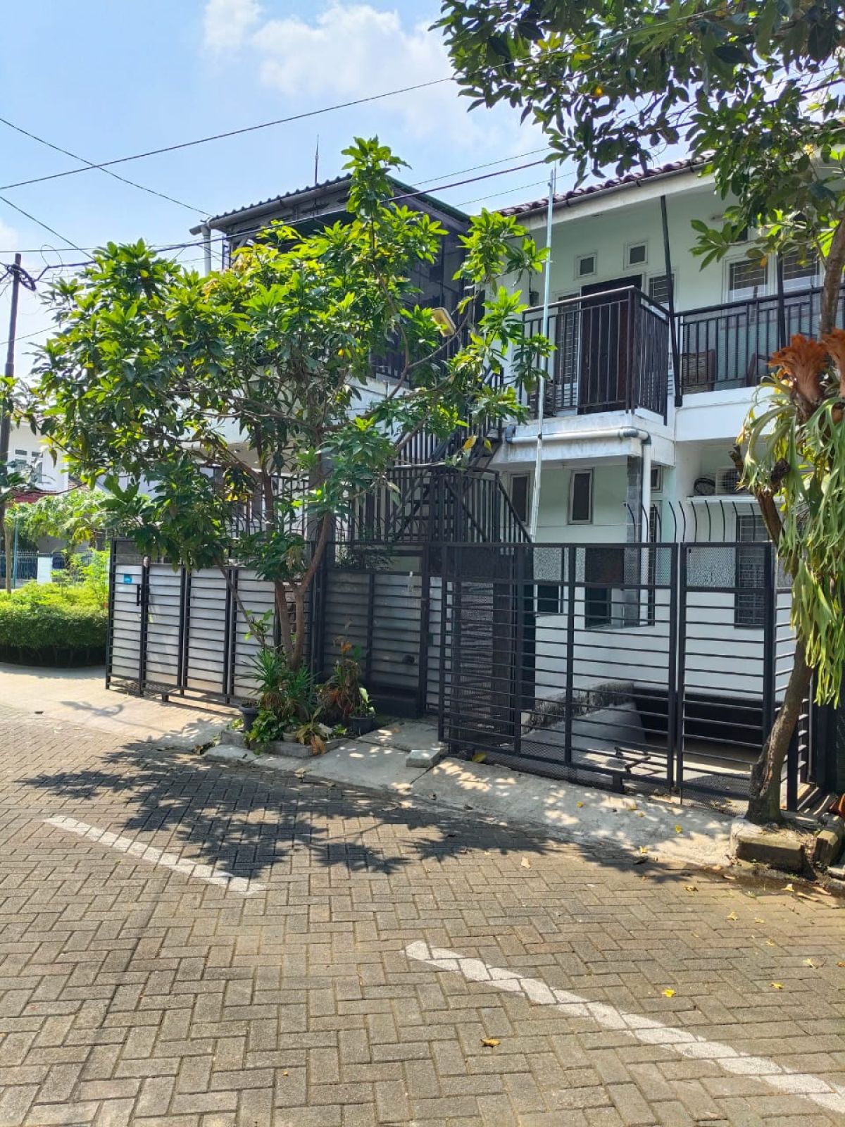 Dijual rumah daerah sektor 5 Bintaro Jaya Tangerang Selatan