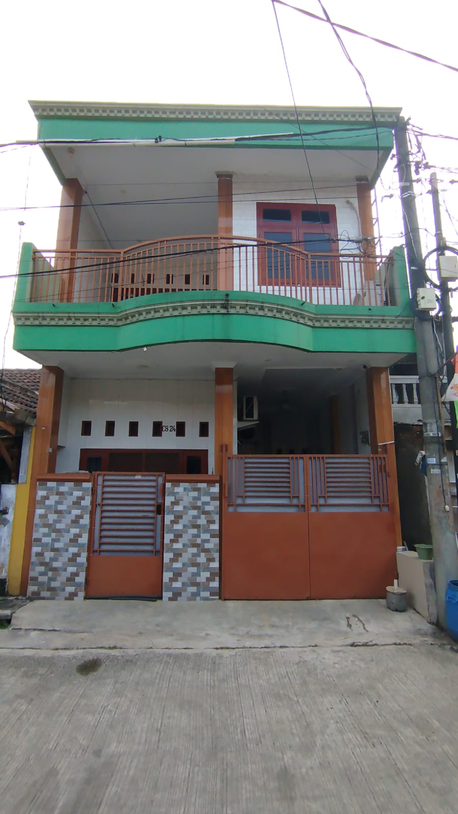 Rumah minimalis 2 lantai siap huni berlokasi di gembor tangerang