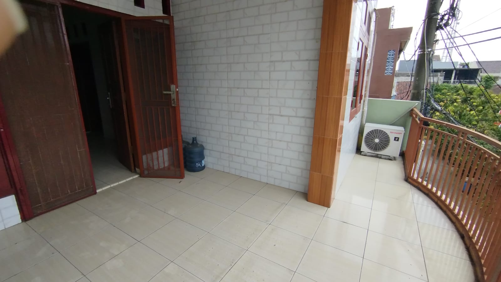 Rumah minimalis 2 lantai siap huni berlokasi di gembor tangerang - Foto 10