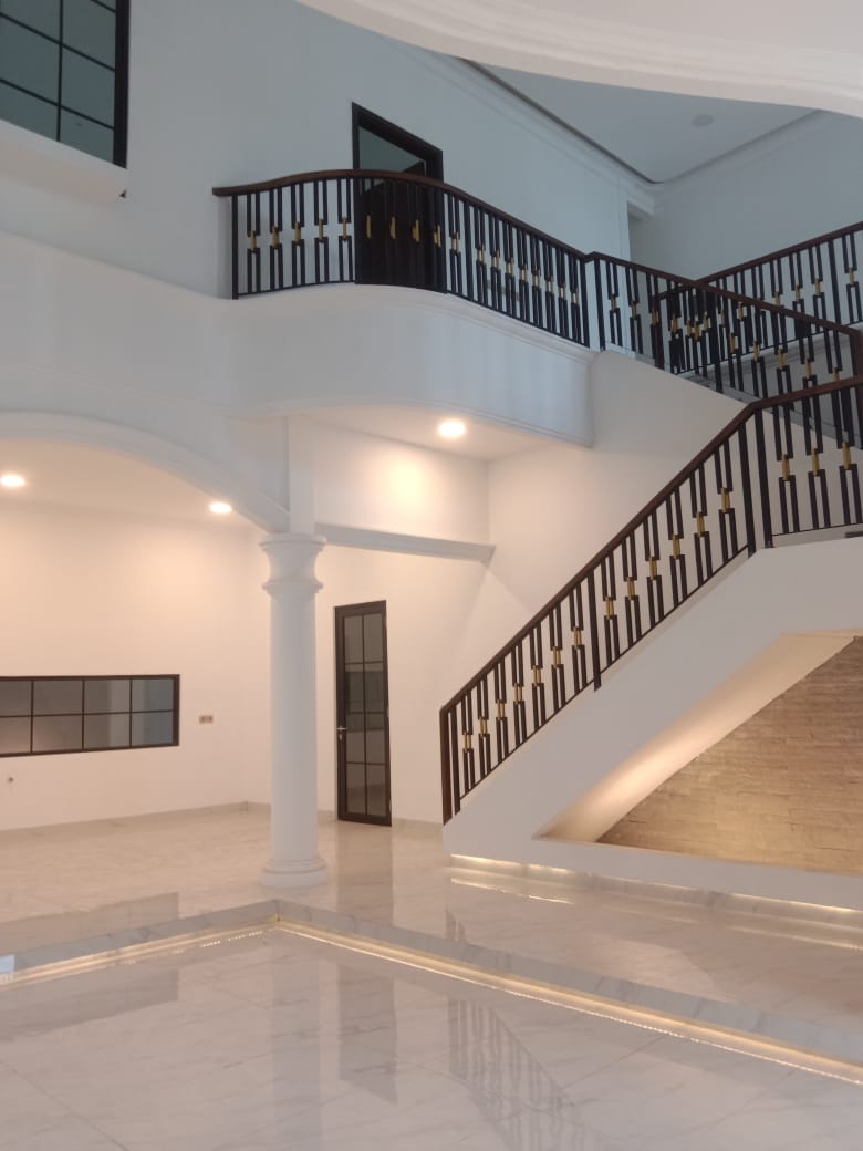 Dijual Rumah Unfurnished 3 Lantai di Tomang Jakarta Barat