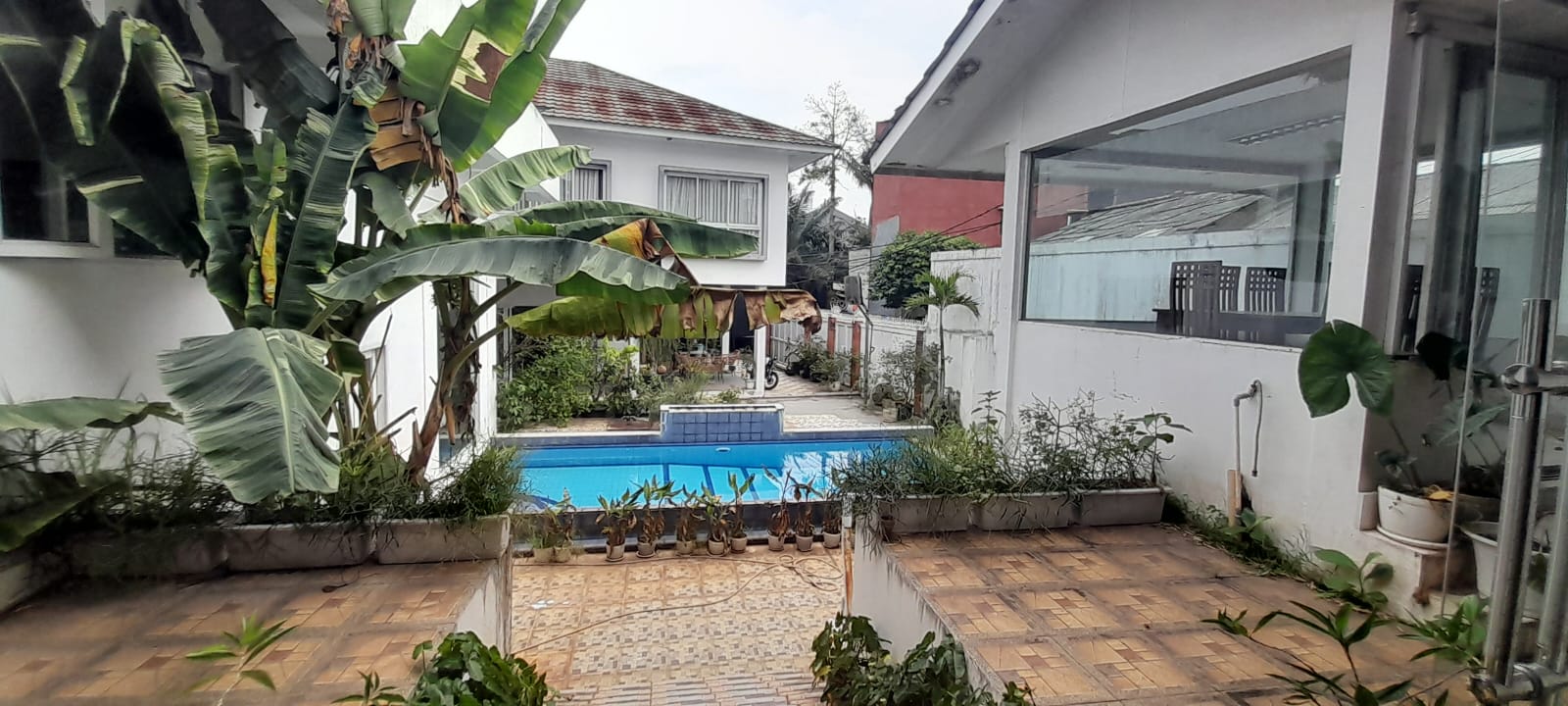 Rumah Luas Dan Mewah Dalam Cluster Dengan Private Pool Dijual Di Jalan Kompas Ciputat - Foto 6