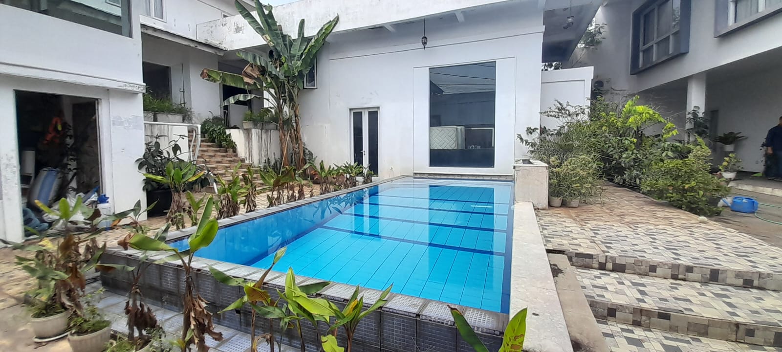 Rumah Luas Dan Mewah Dalam Cluster Dengan Private Pool Dijual Di Jalan Kompas Ciputat - Foto 7