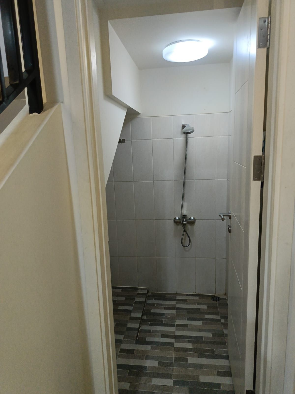 Dijual Rumah Mewah Siap Huni di Cluster Thomson, Gading Serpong – Akses Tol & Fasilitas Lengkap - Foto 4