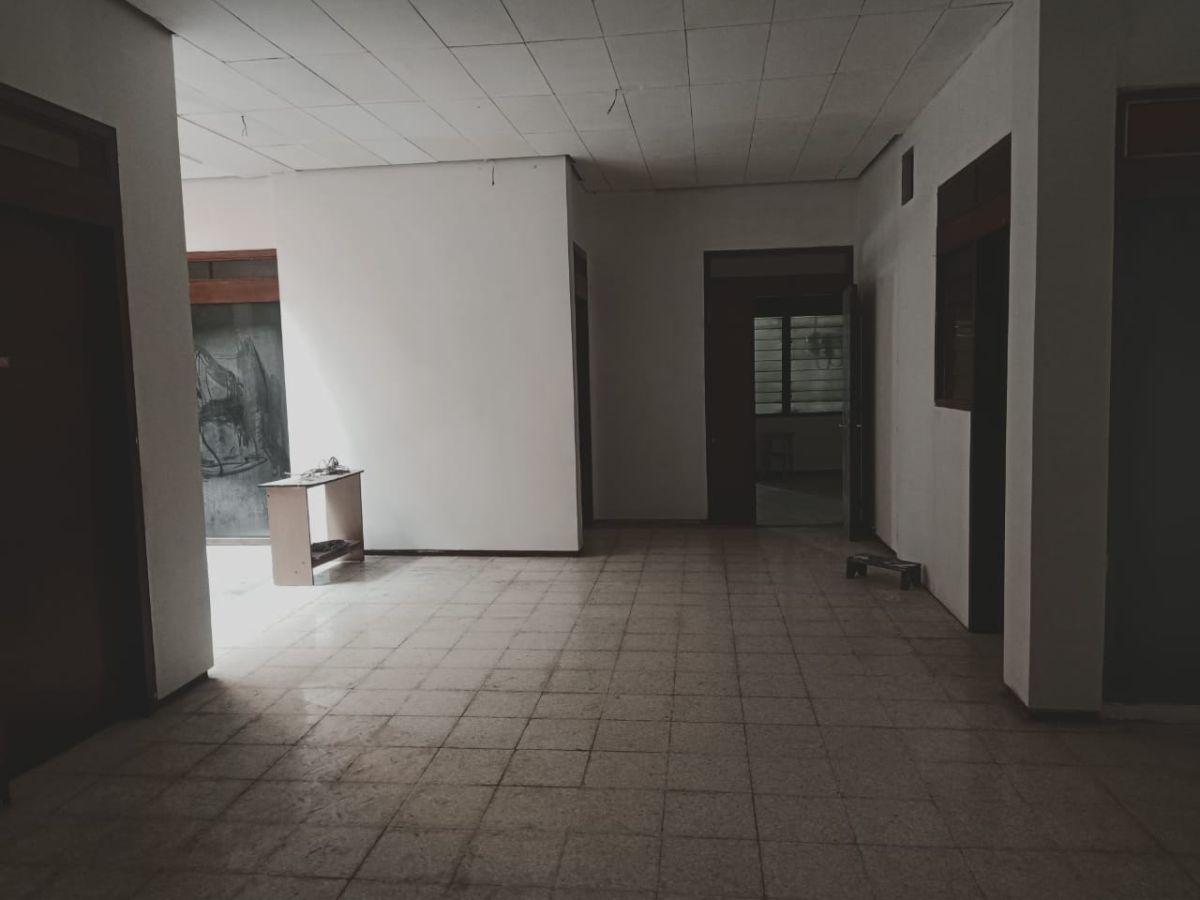 Rumah dan Ruang Usaha Strategis , di Jalan Piere Tendean Nusukan Banjarsari Solo - Foto 2