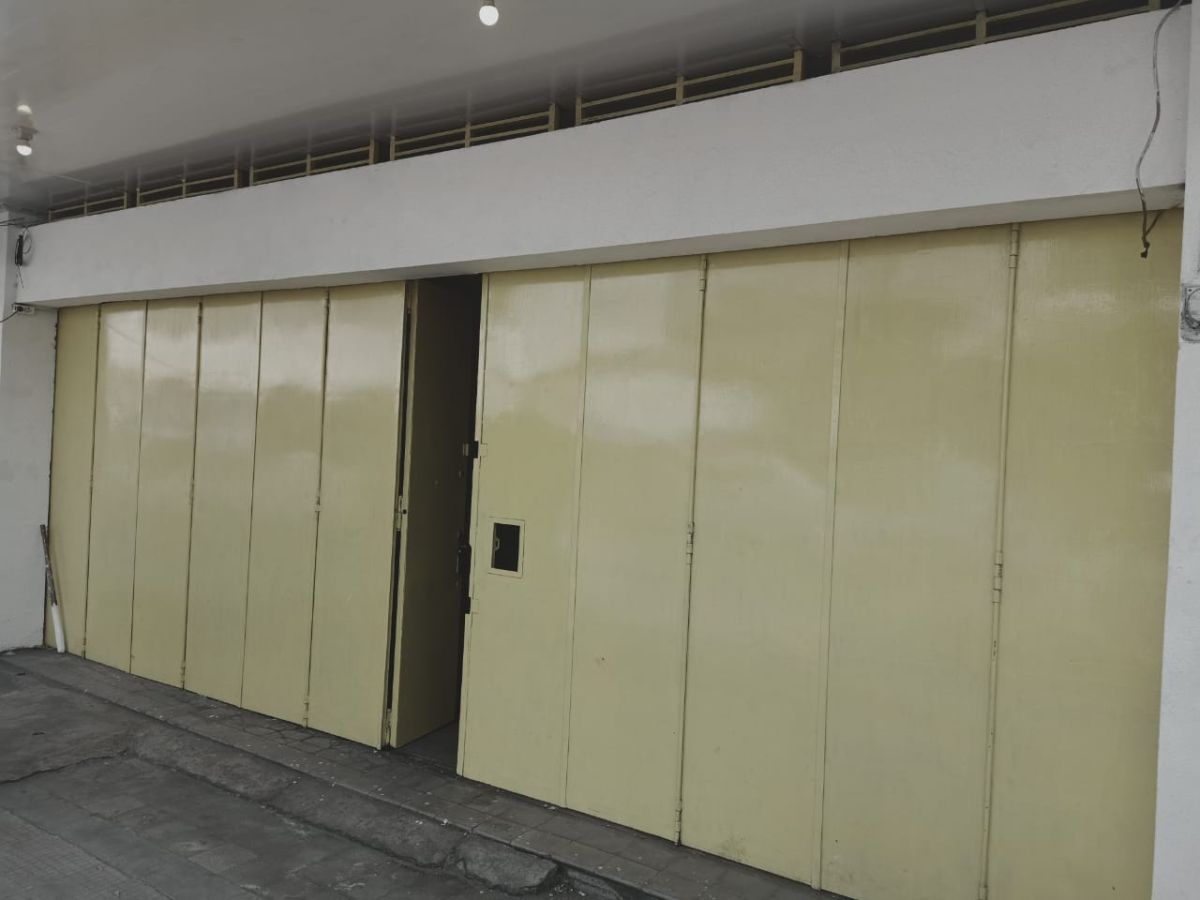 Rumah dan Ruang Usaha Strategis , di Jalan Piere Tendean Nusukan Banjarsari Solo - Foto 7