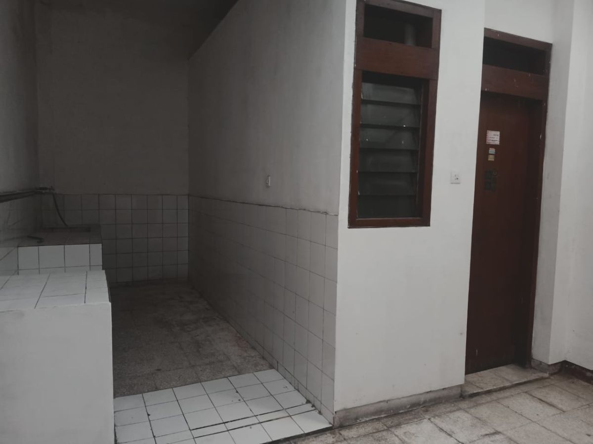 Rumah dan Ruang Usaha Strategis , di Jalan Piere Tendean Nusukan Banjarsari Solo - Foto 10