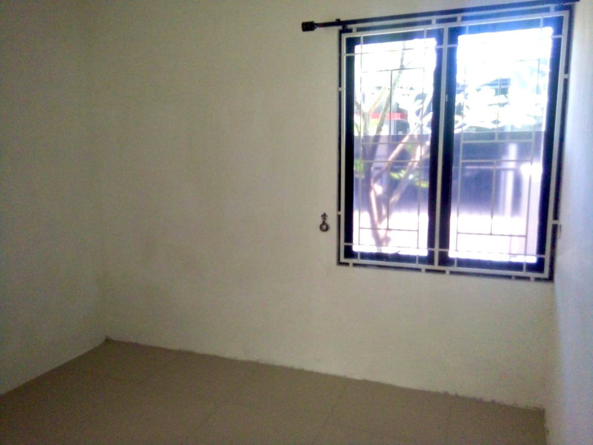 Disewakan Rumah Siap Huni, Lokasi : Cluster di Baturan, Colomadu, Solo - Foto 3