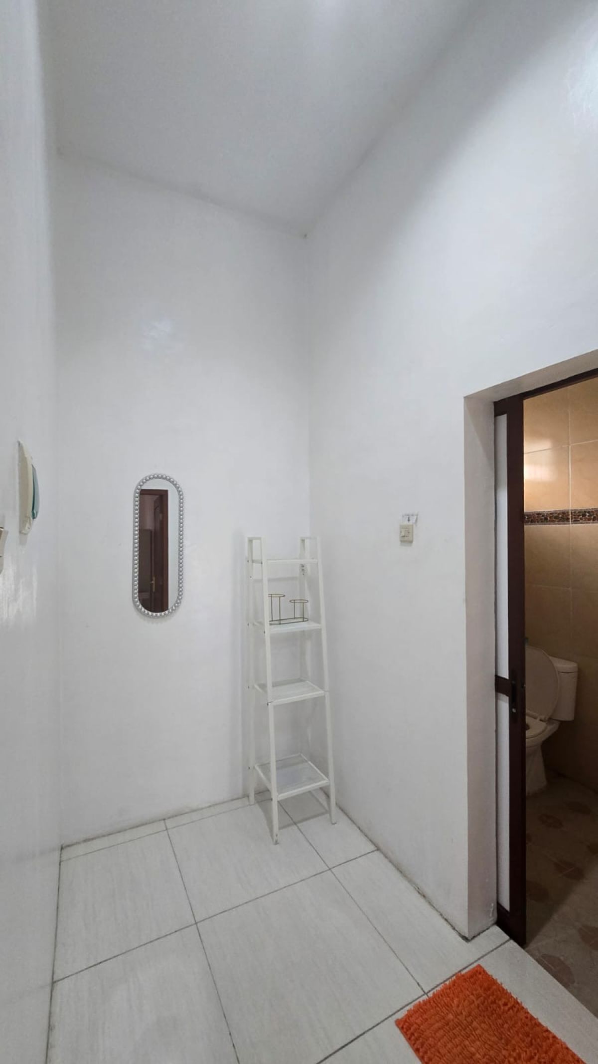 Rumah Bagus Minimalis Full Furnished di Colomadu Solo Dekat Jalan Raya Adi Sucipto - Foto 9
