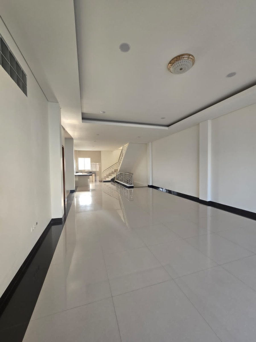 Disewakan Ruko Baru Strategis Pusat Kota, Dekat Jalan Veteran Serengan Solo - Foto 3