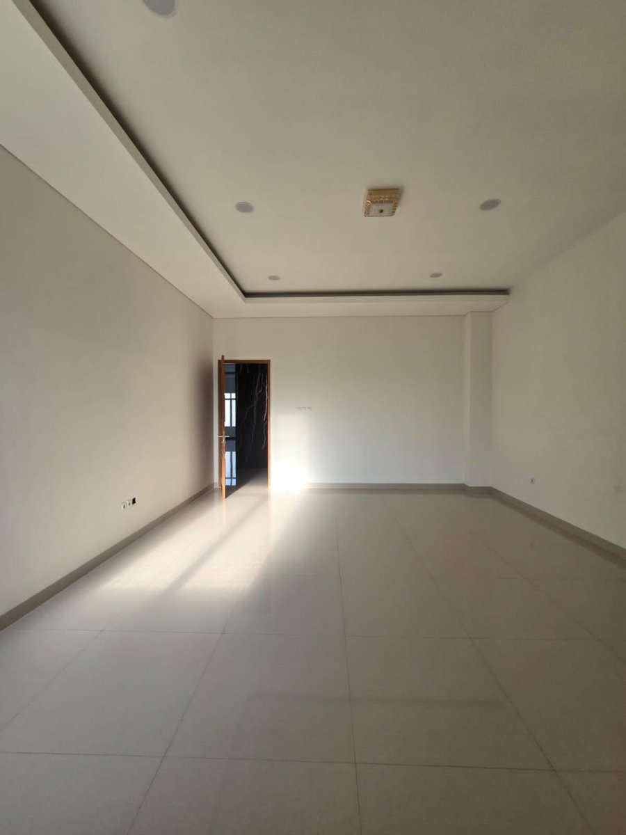 Disewakan Ruko Baru Strategis Pusat Kota, Dekat Jalan Veteran Serengan Solo - Foto 4