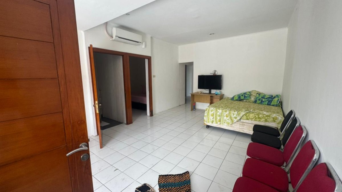 Disewakan rumah cocok untuk kantor di sektor 5 Bintaro Tangerang Selatan - Foto 9