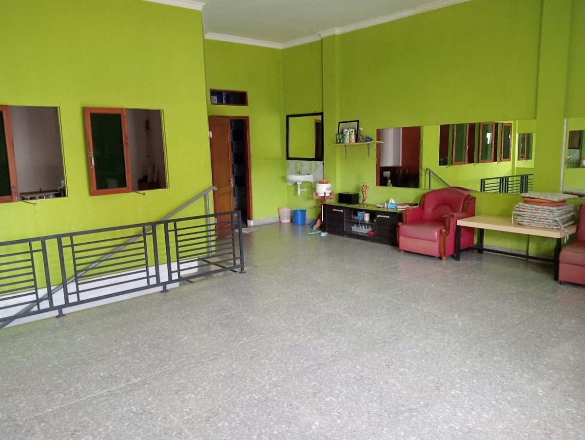 Dijual Ruko 2 Lantai Siap Pakai, Lokasi di Danusuman - Serengan, Solo