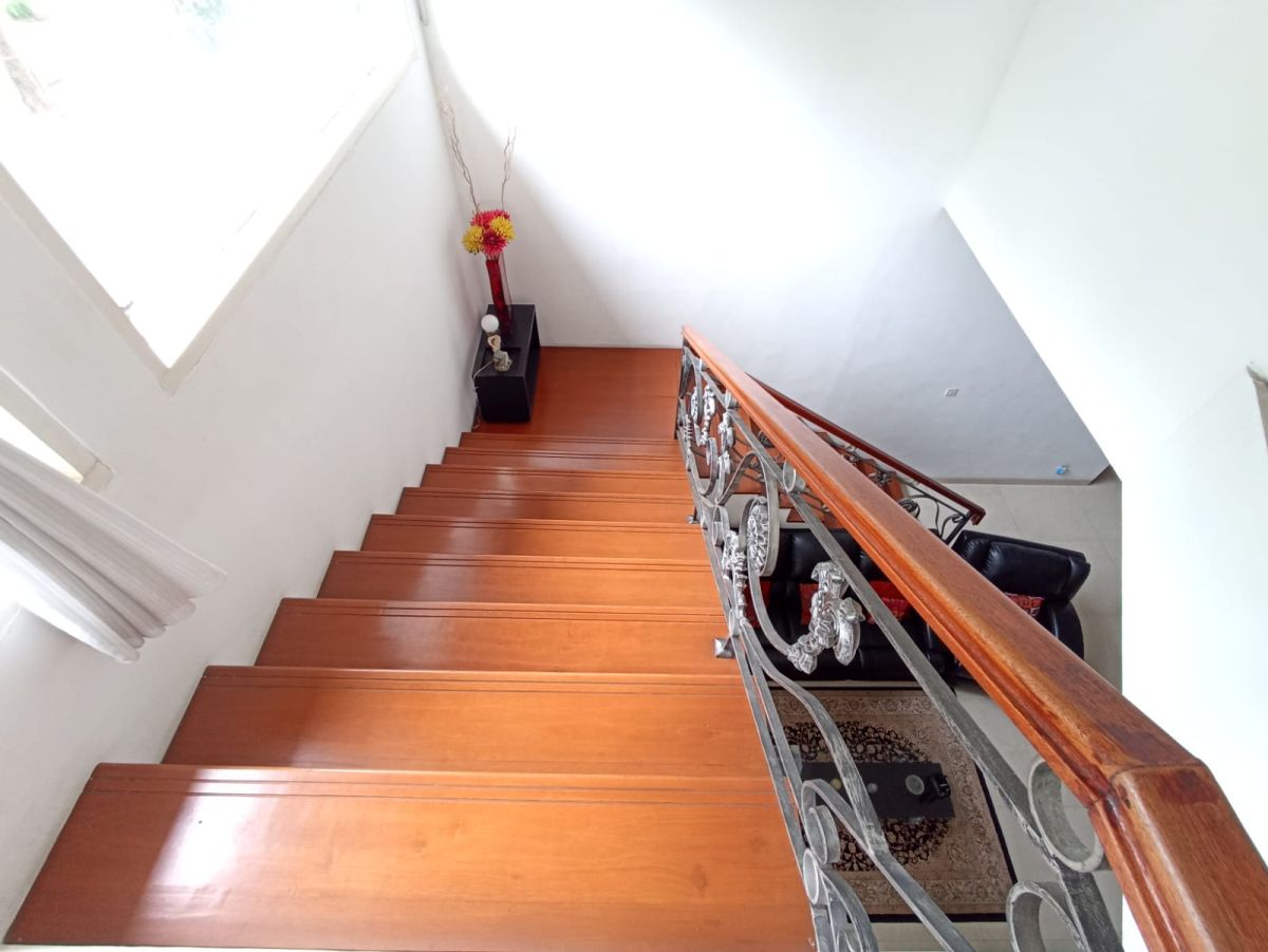 JUAL CEPAT, TURUN HARGA, RUMAH HOEK CANTIK 2 LANTAI, LT 360 M2, BUKIT CINERE INDAH, DEPOK - Foto 7