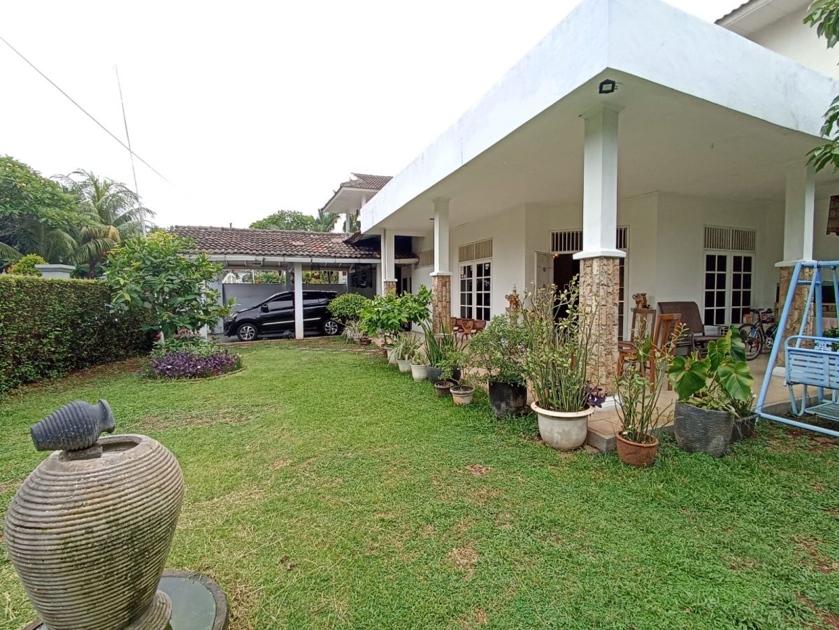 JUAL CEPAT, RUMAH HOEK BESAR HALAMAN LUAS, LT 604 M2, BUKIT CINERE INDAH, DEPOK