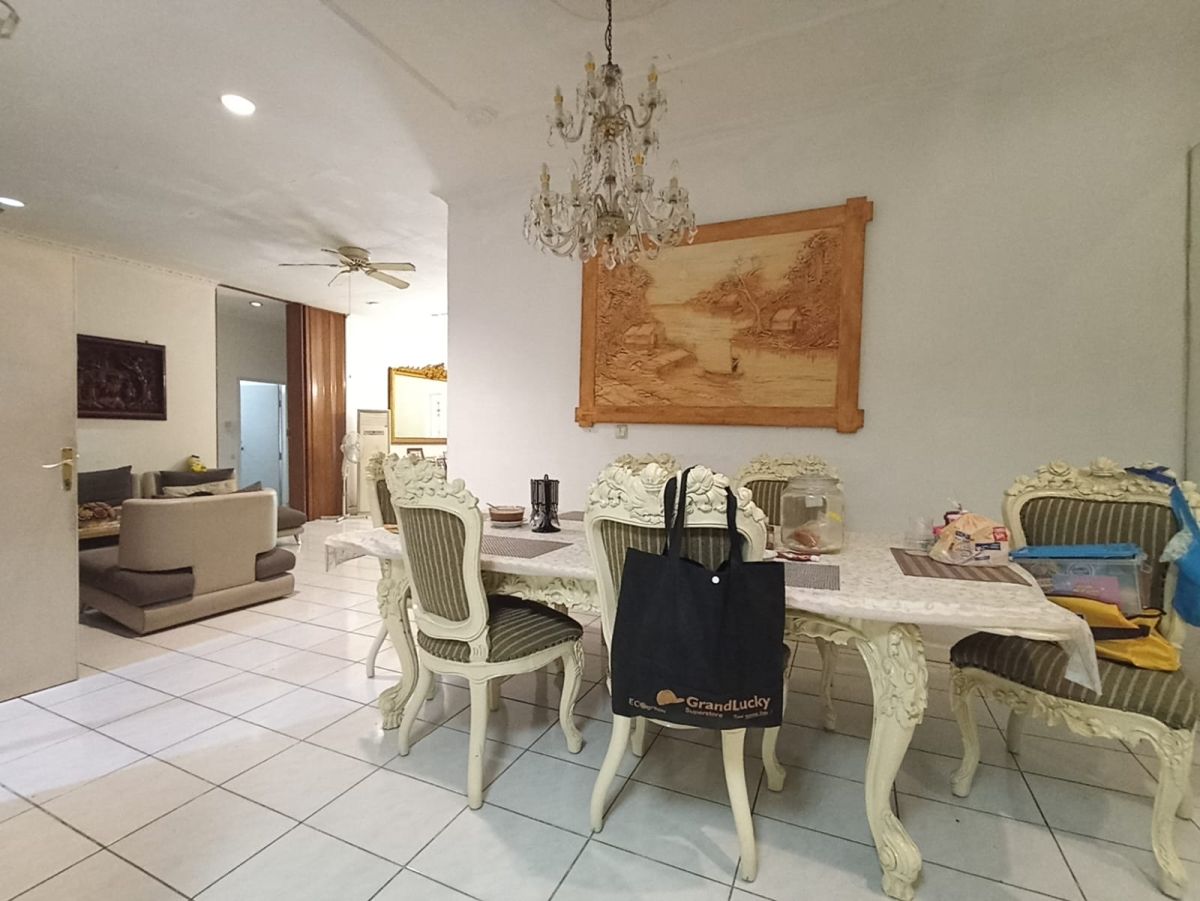 JUAL CEPAT, RUMAH HOEK BESAR HALAMAN LUAS, LT 604 M2, BUKIT CINERE INDAH, DEPOK - Foto 4
