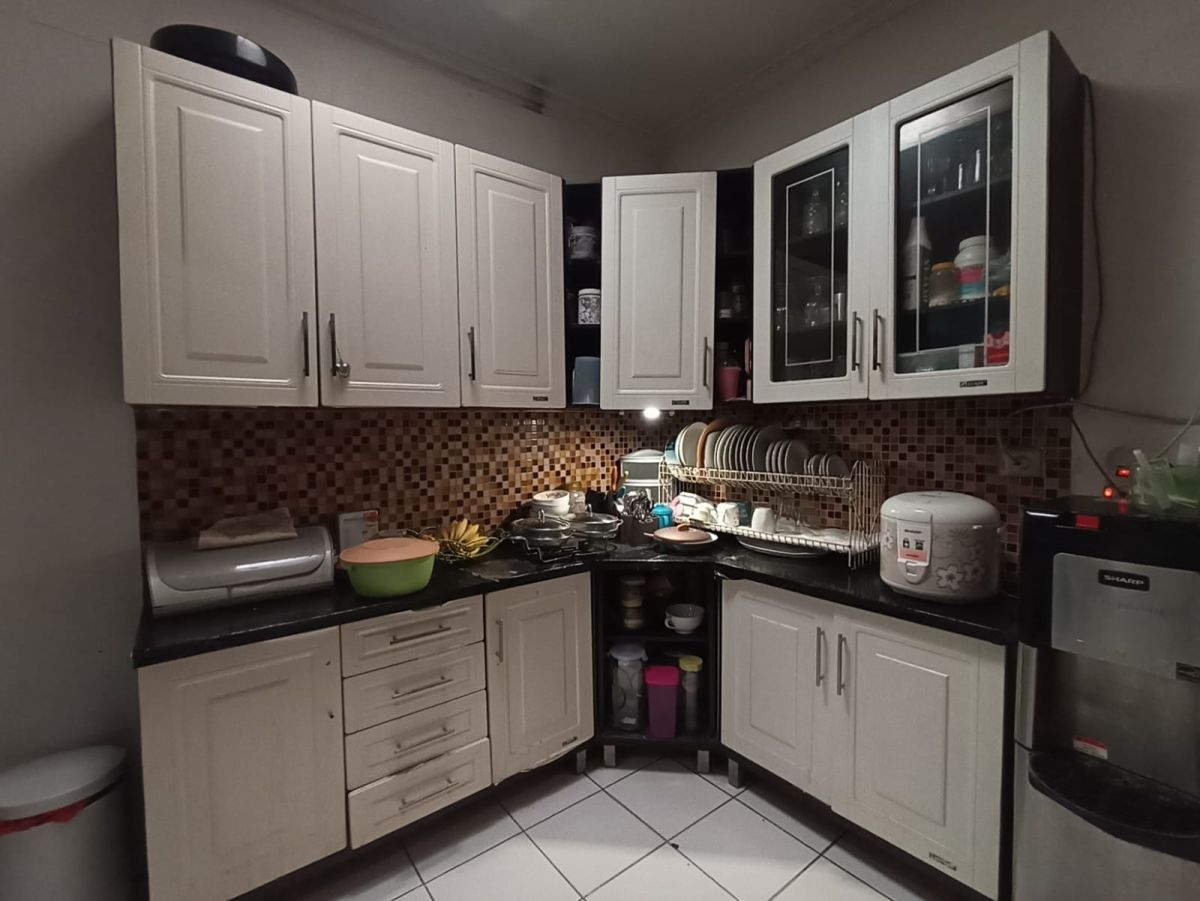 JUAL CEPAT, RUMAH HOEK BESAR HALAMAN LUAS, LT 604 M2, BUKIT CINERE INDAH, DEPOK - Foto 5