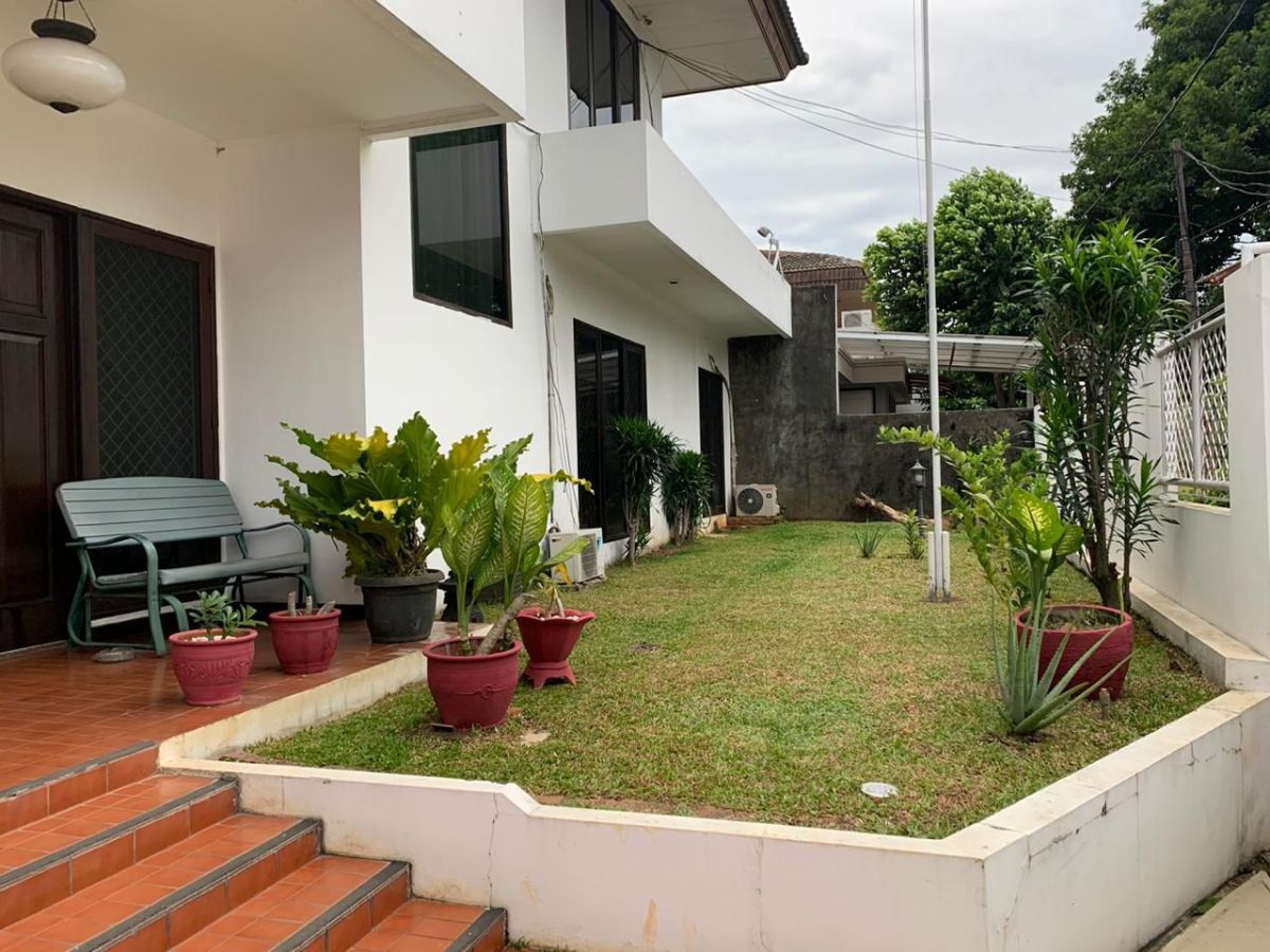 JUAL CEPAT, TURUN HARGA, RUMAH INCL KOLAM RENANG, LT 630 M2, CINERE ESTATE, DEPOK