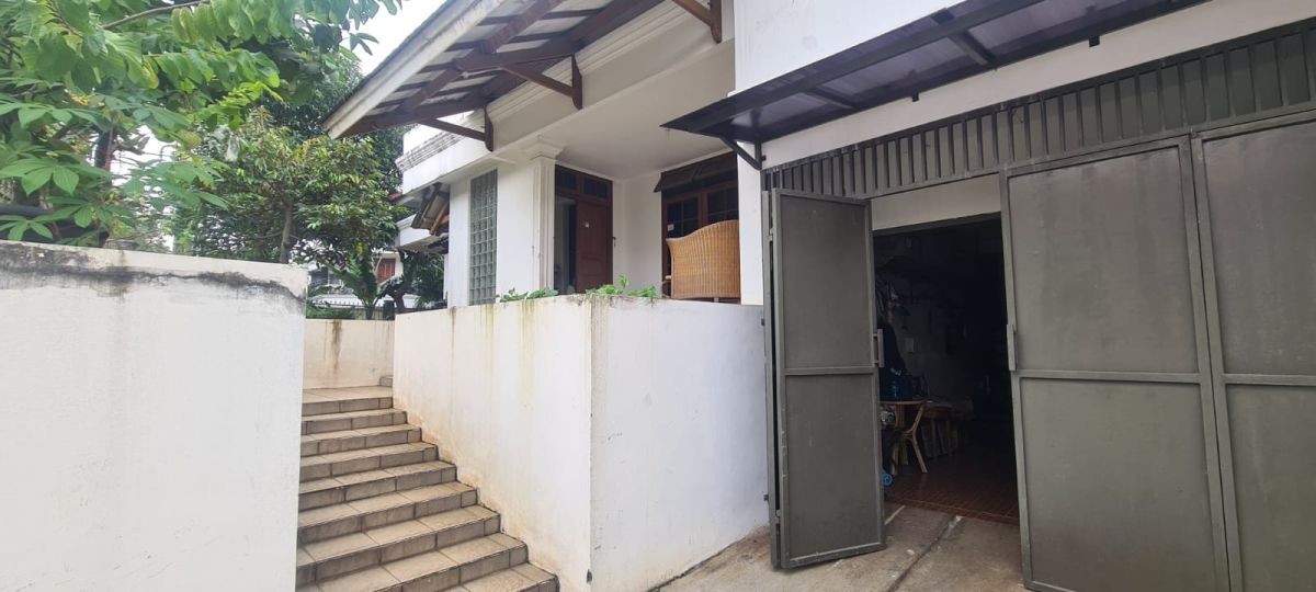 JUAL CEPAT, RUMAH HOEK LUAS, LT 440 M2, BUKIT CINERE INDAH, DEPOK - Foto 5