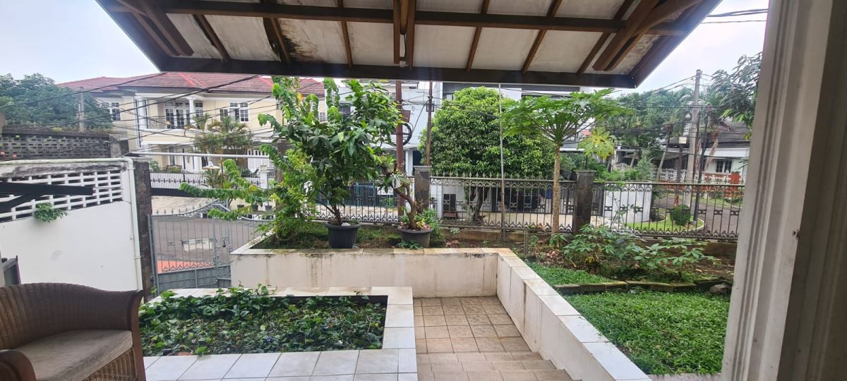 JUAL CEPAT, RUMAH HOEK LUAS, LT 440 M2, BUKIT CINERE INDAH, DEPOK - Foto 2